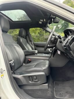 
										Used 2019 Land Rover Discovery full									